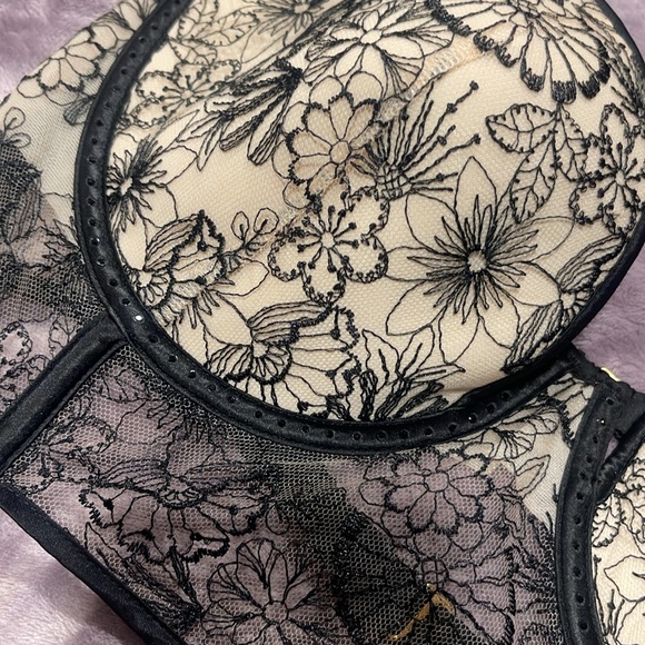 Victorias Secret corset bra top waiting for you !! - Picture 4 of 4